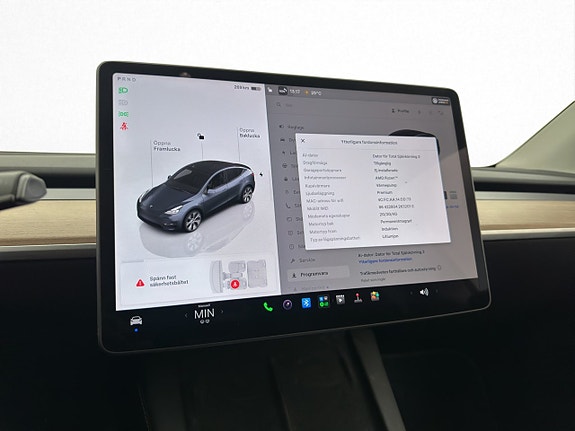 Tesla Model Y 26 of 30