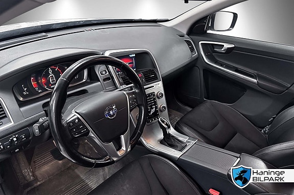 Volvo XC60 12 of 25