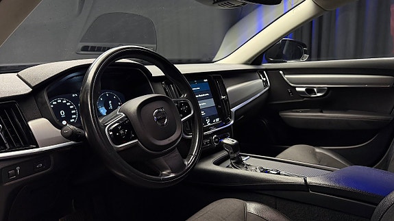 Volvo V90 17 of 30