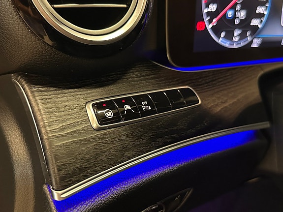 Mercedes-Benz E220 d 30 of 30