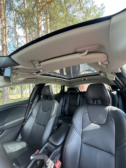 Volvo V40 11 of 16