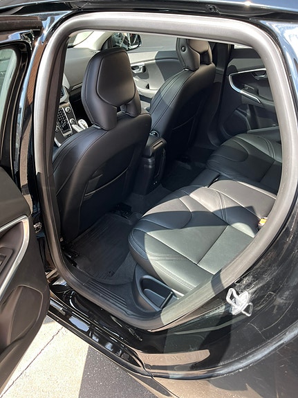 Volvo V40 9 of 16