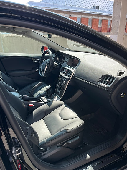 Volvo V40 8 of 16