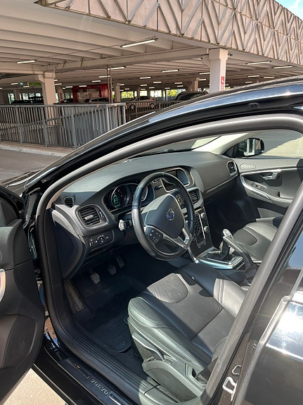 Volvo V40 7 of 16