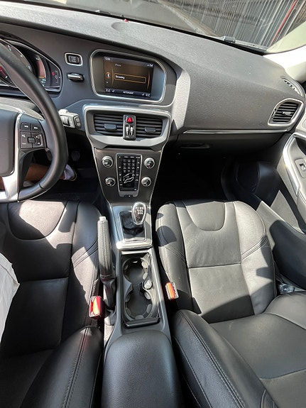 Volvo V40 13 of 16