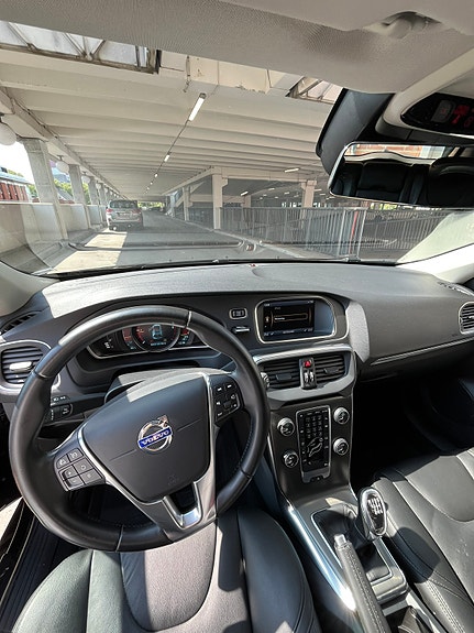 Volvo V40 12 of 16