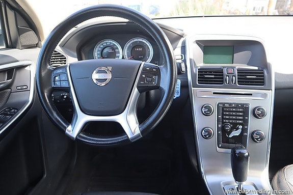 Volvo XC60 3 of 24