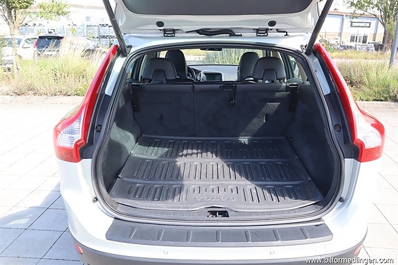 Volvo XC60 11 of 24