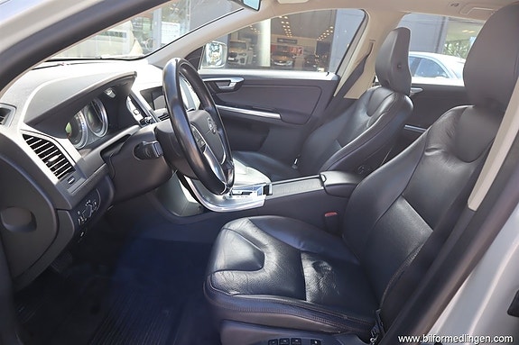 Volvo XC60 4 of 24