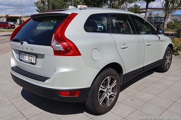 Volvo XC60 8 of 24
