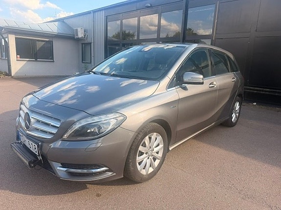 Mercedes-Benz B180 4 of 9