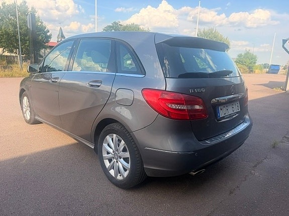 Mercedes-Benz B180 5 of 9