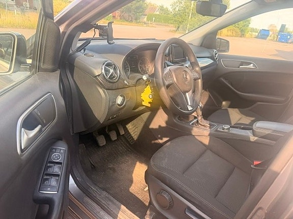 Mercedes-Benz B180 7 of 9