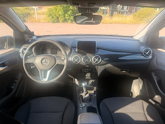 Mercedes-Benz B180 6 of 9