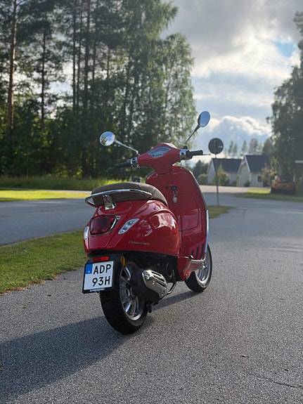 Piaggio Vespa Primavera 50 2 of 5
