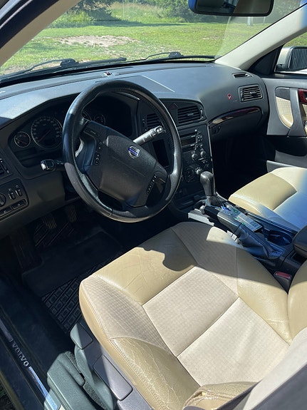 Volvo V70 4 of 6