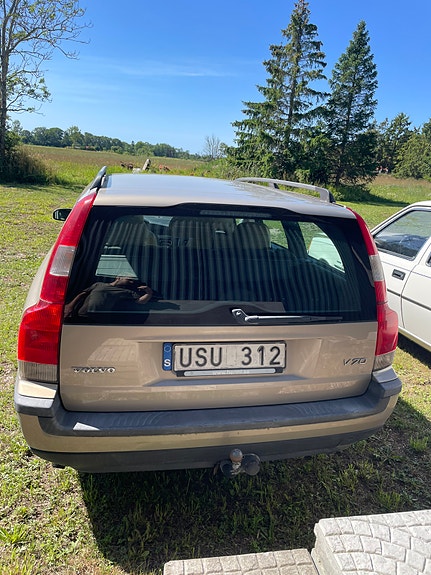 Volvo V70 3 of 6