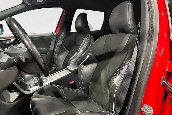Volvo XC60 3 of 17