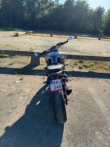 Yamaha MT-09 2 of 4