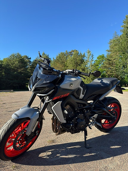 Yamaha MT-09 4 of 4
