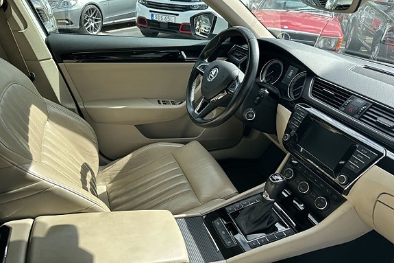 Skoda Superb 13 of 30