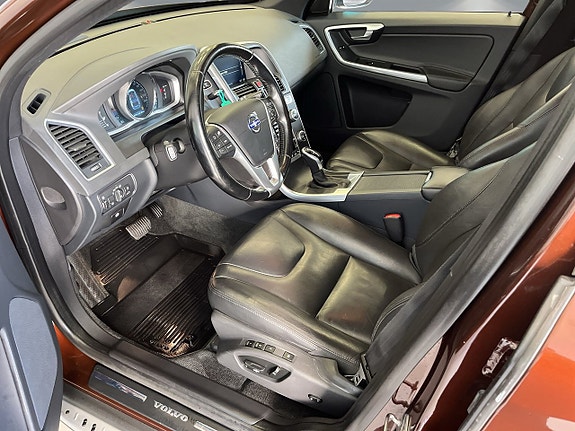 Volvo XC60 8 of 30