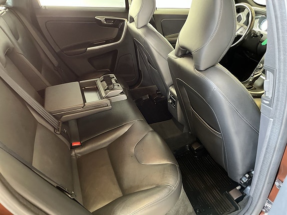 Volvo XC60 14 of 30