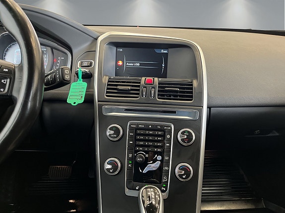 Volvo XC60 11 of 30