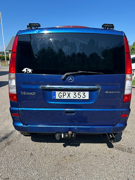 Mercedes-Benz Viano 2 of 7