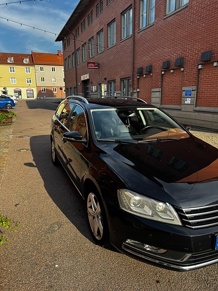 Volkswagen Passat 3 of 9