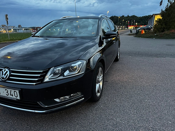 Volkswagen Passat 2 of 9