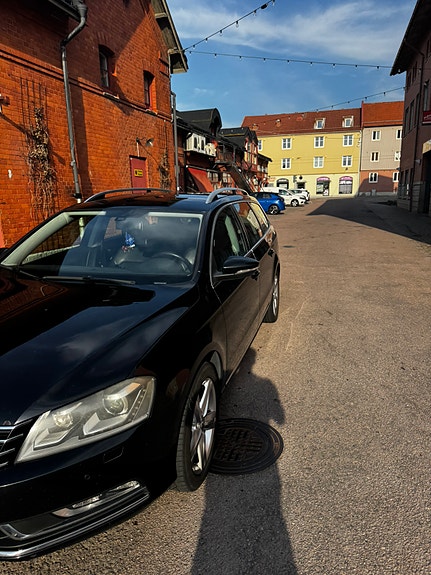 Volkswagen Passat 2 of 9