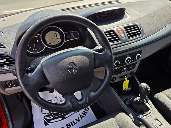 Renault Megane 12 of 14