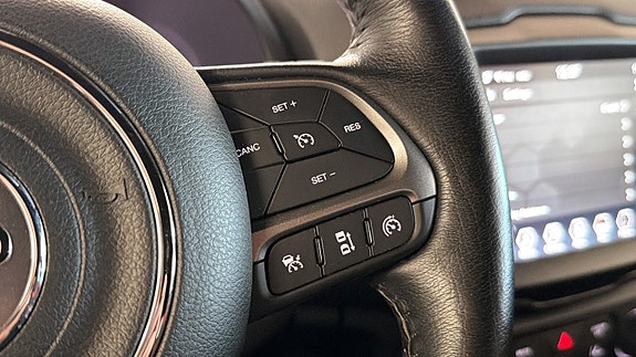 Jeep Renegade 19 of 21