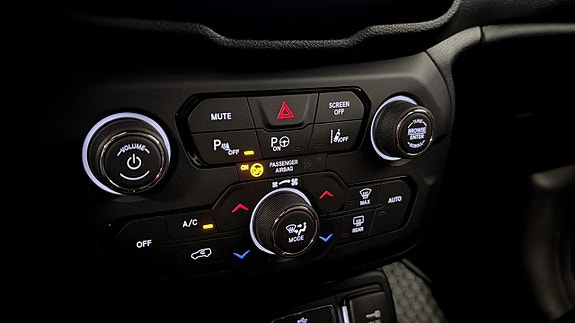 Jeep Renegade 17 of 21