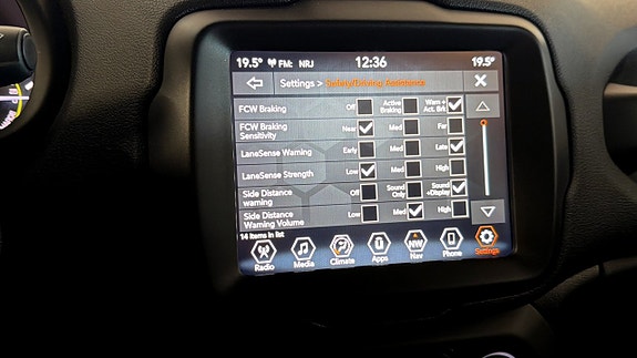Jeep Renegade 15 of 21