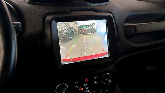 Jeep Renegade 12 of 21