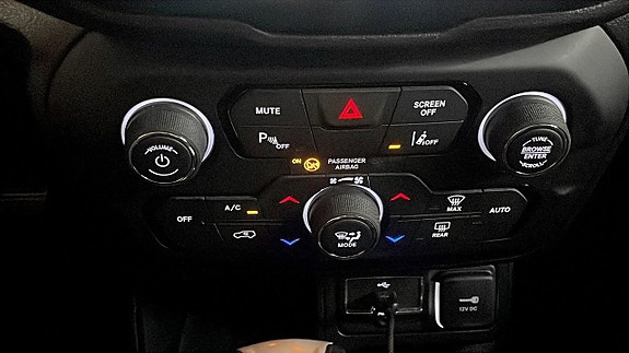 Jeep Renegade 18 of 23