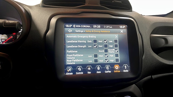 Jeep Renegade 16 of 23