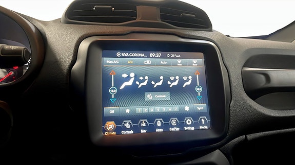 Jeep Renegade 15 of 23