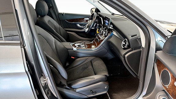 Mercedes-Benz GLC250 d 3 of 23