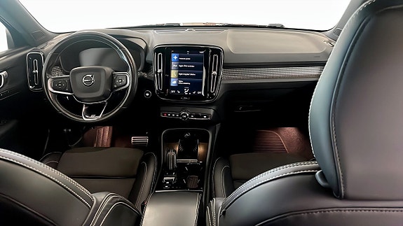 Volvo XC40 4 of 25