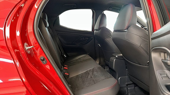 Toyota Yaris 5 of 25