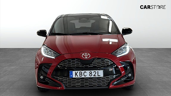 Toyota Yaris 8 of 25