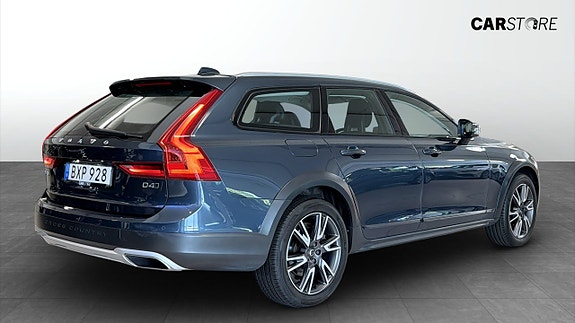 Volvo V90 Cross Country 2 of 25