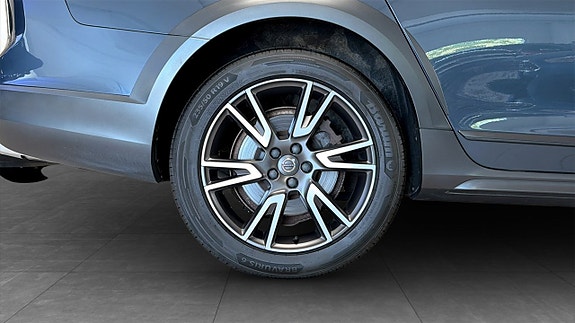Volvo V90 Cross Country 9 of 25
