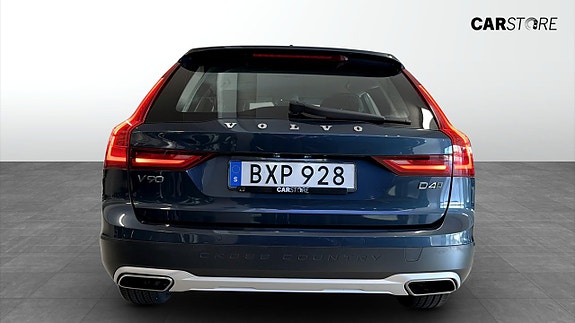 Volvo V90 Cross Country 7 of 25