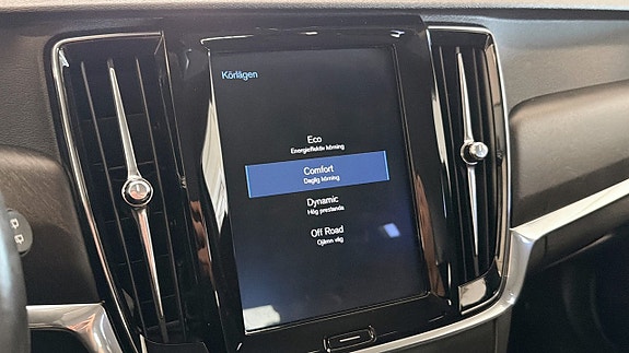Volvo V90 Cross Country 18 of 25