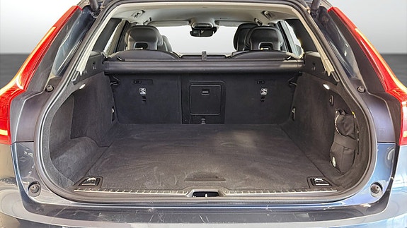 Volvo V90 Cross Country 10 of 25