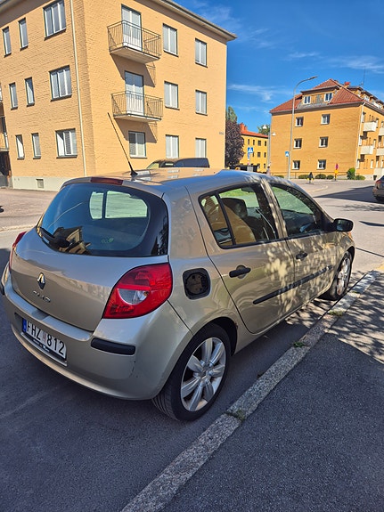 Renault Clio 2 of 6